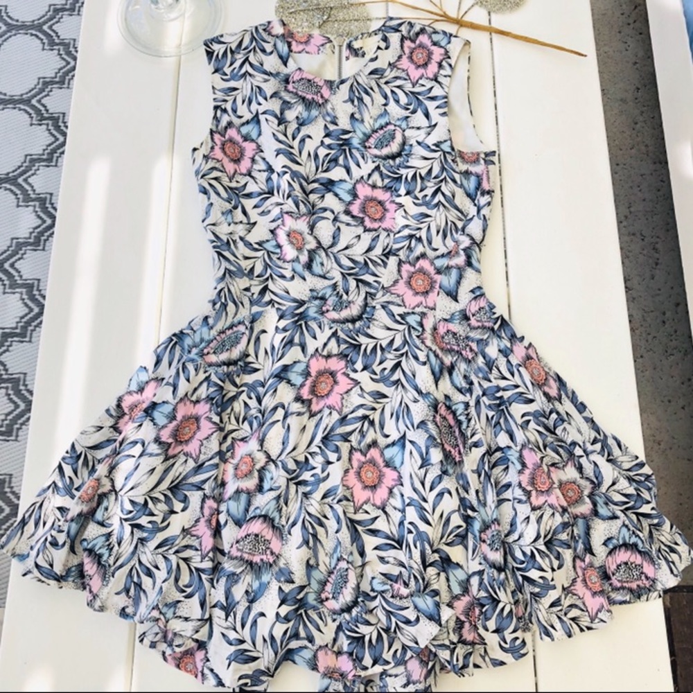 💕H & M Floral Zip up Dress